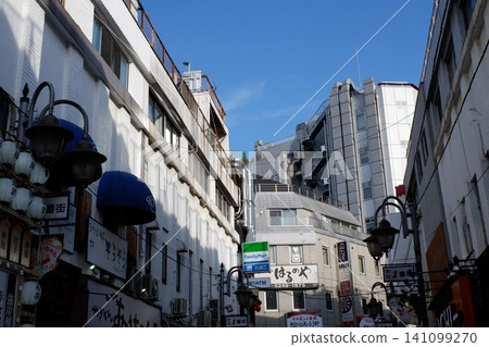赤羽一番街商店街,廉價飲料和小吃的天堂。 赤羽一番街商店街,廉價飲料和小吃的天堂。 141099270