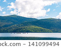 在北海道鹿別湖體驗獨木舟：寧靜的湖面上展現大自然的美景。 141099494