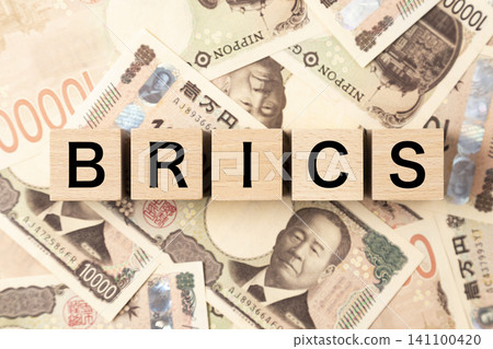 A block with "BRICS" written on it and lots of 10,000 yen bills. A block with "BRICS" written on it and lots of 10,000 yen bills. 141100420
