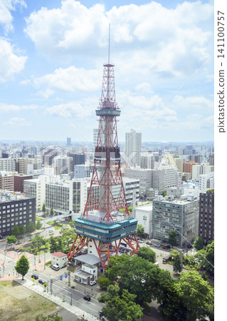 從札幌市政廳觀景走廊看到的札幌電視塔 從札幌市政廳觀景走廊看到的札幌電視塔 141100757