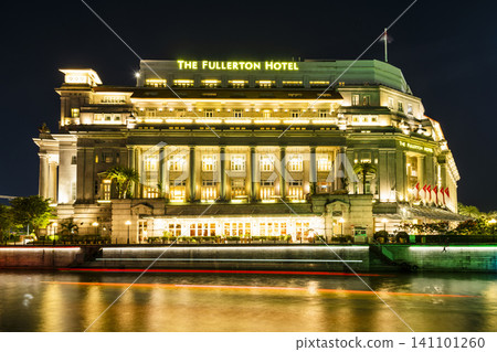Building view of the Fullerton Hotel in Singapore, a five-star luxury hotel near the mouth of the Singapore River, the former General Post Office. Building view of the Fullerton Hotel in Singapore, a five-star luxury hotel near the mouth of the Singapore River, the former General Post Office. 141101260