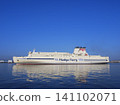 The Hankyu Ferry Hibiki is entering port. 141102071