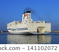 Hankyu Ferry Hibiki turns around upon entering port. 141102072