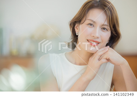 Women in their 40's Women in their 40's 141102349