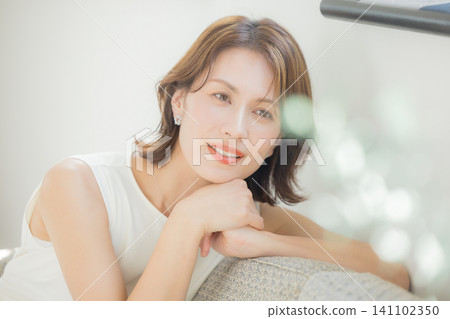 Women in their 40's Women in their 40's 141102350