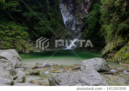 小治川山谷，綠意盎然 141103309