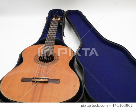 Guitar and guitar case Guitar and guitar case 141103902