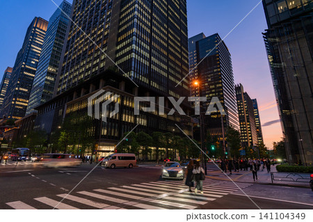 東京大手町辦公區的夜景 141104349