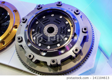 Featuring metal materials as friction elements... 'Metal Twin Clutch' and 'Lightweight Flywheel' Featuring metal materials as friction elements... 'Metal Twin Clutch' and 'Lightweight Flywheel' 141104613