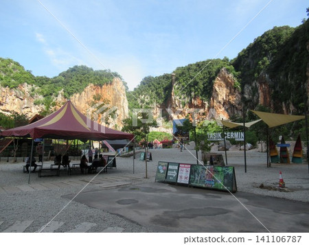Mirror Lake in Ipoh, surrounded by limestone cliffs. Mirror Lake in Ipoh, surrounded by limestone cliffs. 141106787