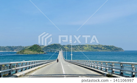 角島大橋與蔚藍大海:山口縣一條風景優美的摩托車騎行路線 角島大橋與蔚藍大海:山口縣一條風景優美的摩托車騎行路線 141106997