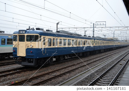 日本國鐵115係電力動車組,橫須賀塗裝 日本國鐵115係電力動車組,橫須賀塗裝 141107181