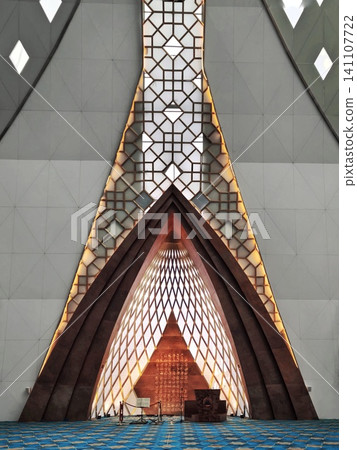Mihrab area of Al Jabbar decorated with gold geometry. Mihrab area of Al Jabbar decorated with gold geometry. 141107722