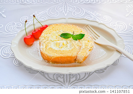 Roll cake  141107851