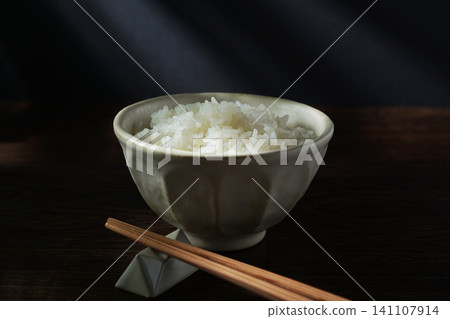 一碗白飯。 一碗白飯。 141107914