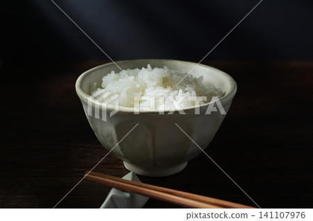 一碗白飯。 一碗白飯。 141107976