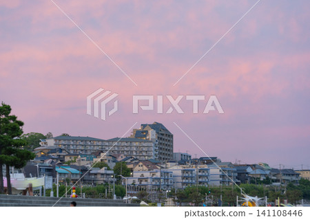 從大倉海灘看到的日落和海景 從大倉海灘看到的日落和海景 141108446