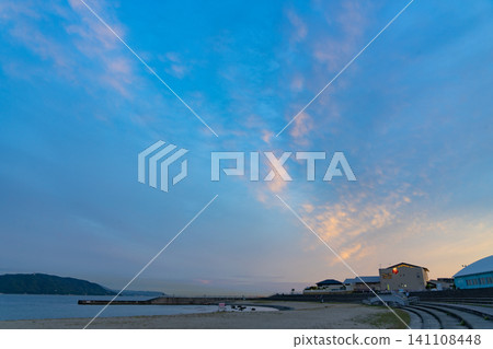從大倉海灘看到的日落和海景 從大倉海灘看到的日落和海景 141108448