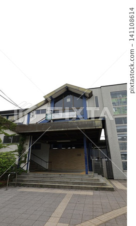 JR相模線三川站北出口已安裝電梯。 JR相模線三川站北出口已安裝電梯。 141108614