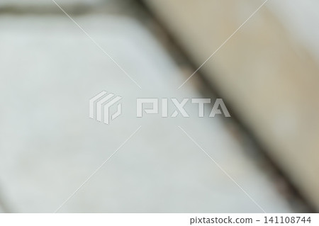 一張柔焦背景圖,呈現出美麗的白色和米色漸變效果。 一張柔焦背景圖,呈現出美麗的白色和米色漸變效果。 141108744
