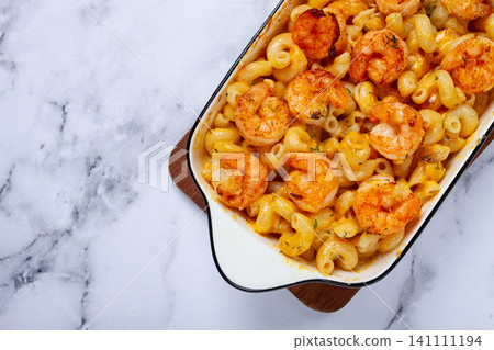 pasta with shrimp and cheese, with a golden crust, cooked in a baking dish, homemade, no people, pasta with shrimp and cheese, with a golden crust, cooked in a baking dish, homemade, no people, 141111194