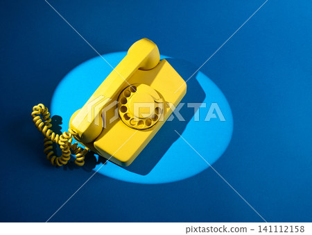 Retro vintage yellow rotary telephone Retro vintage yellow rotary telephone 141112158