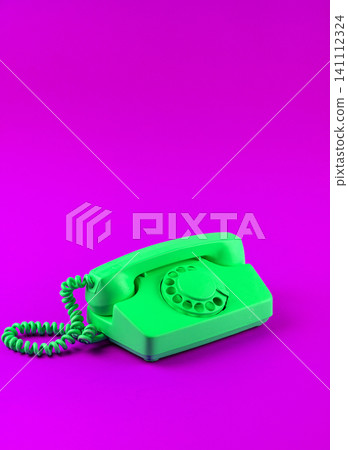 Retro vintage yellow rotary telephone Retro vintage yellow rotary telephone 141112324