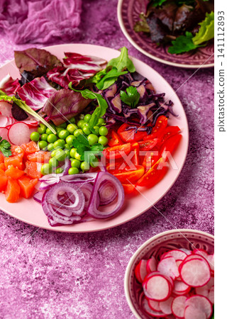 Ketogenic bowl with vegetables and salmon Ketogenic bowl with vegetables and salmon 141112893