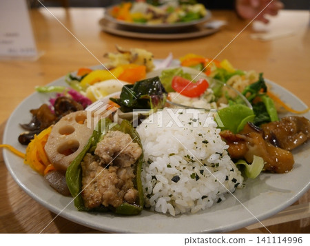 A light and hearty lunch plate A light and hearty lunch plate 141114996