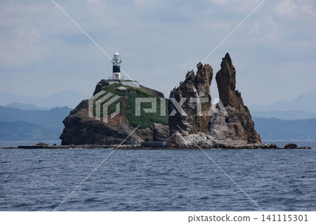 Taijima Island, floating off the coast of Wakinosawa, Mutsu City, Aomori Prefecture, boasts a whale-like shape and a stunning lighthouse. Taijima Island, floating off the coast of Wakinosawa, Mutsu City, Aomori Prefecture, boasts a whale-like shape and a stunning lighthouse. 141115301