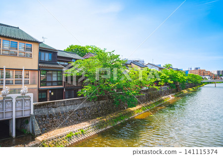 Kanazawa in Spring: Kazue-machi Teahouse District and Asano River 141115374