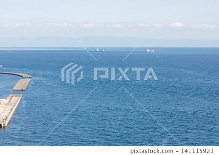 從明石海峽大橋眺望神戶市舞妓海灘。 從明石海峽大橋眺望神戶市舞妓海灘。 141115921