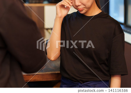 女員工在居酒屋被訓斥 141116386