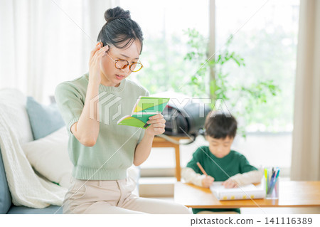 Housewife suffering from money Housewife suffering from money 141116389