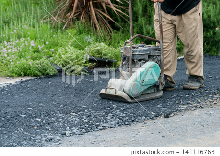 鋪路工作 鋪路工作 141116763