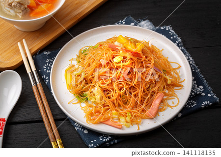 chinese Stir-Fried Rice Vermicelli Noodles with Sliced Ham and Vegetables 141118135