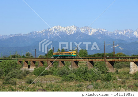 [Toyama Chihō Railway] 10030 series (Main line: Etchū-Ebara to Etchū-Sangō) 141119052