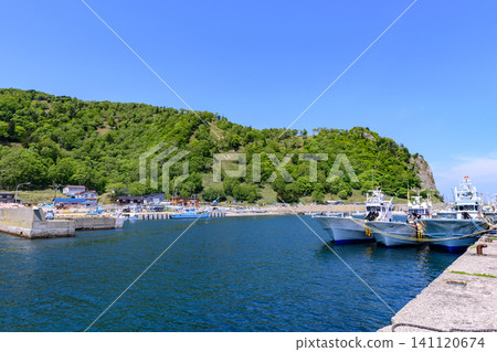 Aidomari, the northeasternmost point of the Shiretoko Peninsula. Aidomari, the northeasternmost point of the Shiretoko Peninsula. 141120674