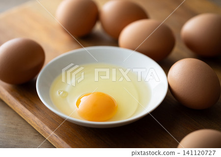 Fresh eggs on the table Fresh eggs on the table 141120727
