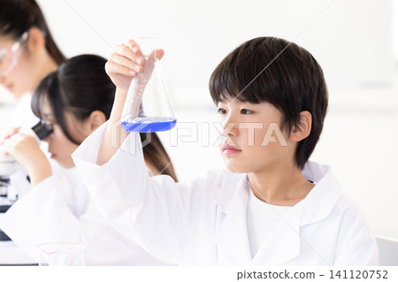 Science school: Students studying science Science school: Students studying science 141120752