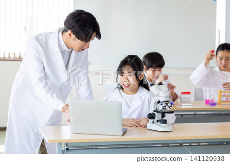 Science school: Students studying science Science school: Students studying science 141120938