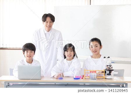 Science school: Students studying science Science school: Students studying science 141120945