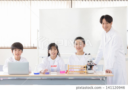 Science school: Students studying science 141120946