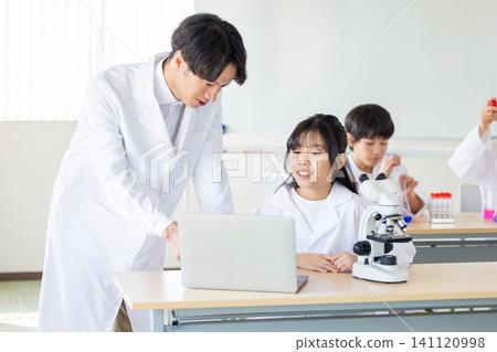 Science school: Students studying science Science school: Students studying science 141120998