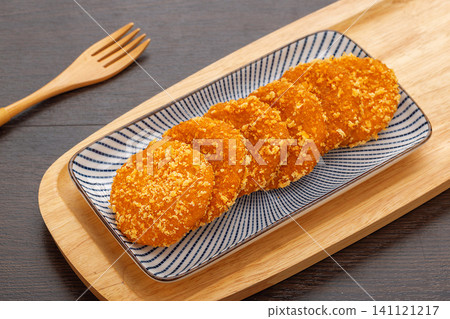 crispy deep-fried Chinese pumpkin cakes, golden sweet pumpkin patties on a plate. crispy deep-fried Chinese pumpkin cakes, golden sweet pumpkin patties on a plate. 141121217