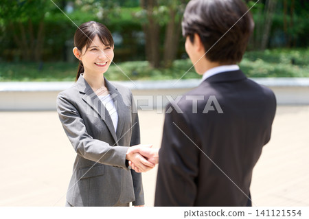 Asian business people shaking hands Asian business people shaking hands 141121554