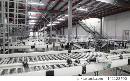 packing line in a logistics warehouse. conveyor belt in a modern production line. Pallet racking packing line in a logistics warehouse. conveyor belt in a modern production line. Pallet racking 141122790