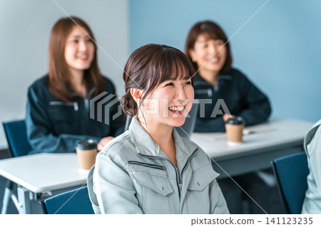 Businesswomen in work clothes listening to meetings, presentations, and conferences. Businesswomen in work clothes listening to meetings, presentations, and conferences. 141123235