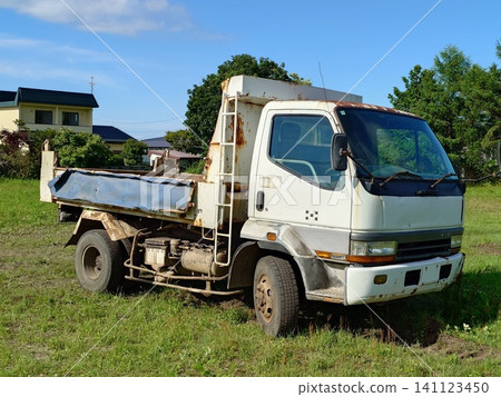 建築工地使用的自卸卡車 建築工地使用的自卸卡車 141123450