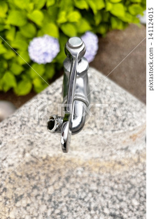 Front of the lever faucet Front of the lever faucet 141124015